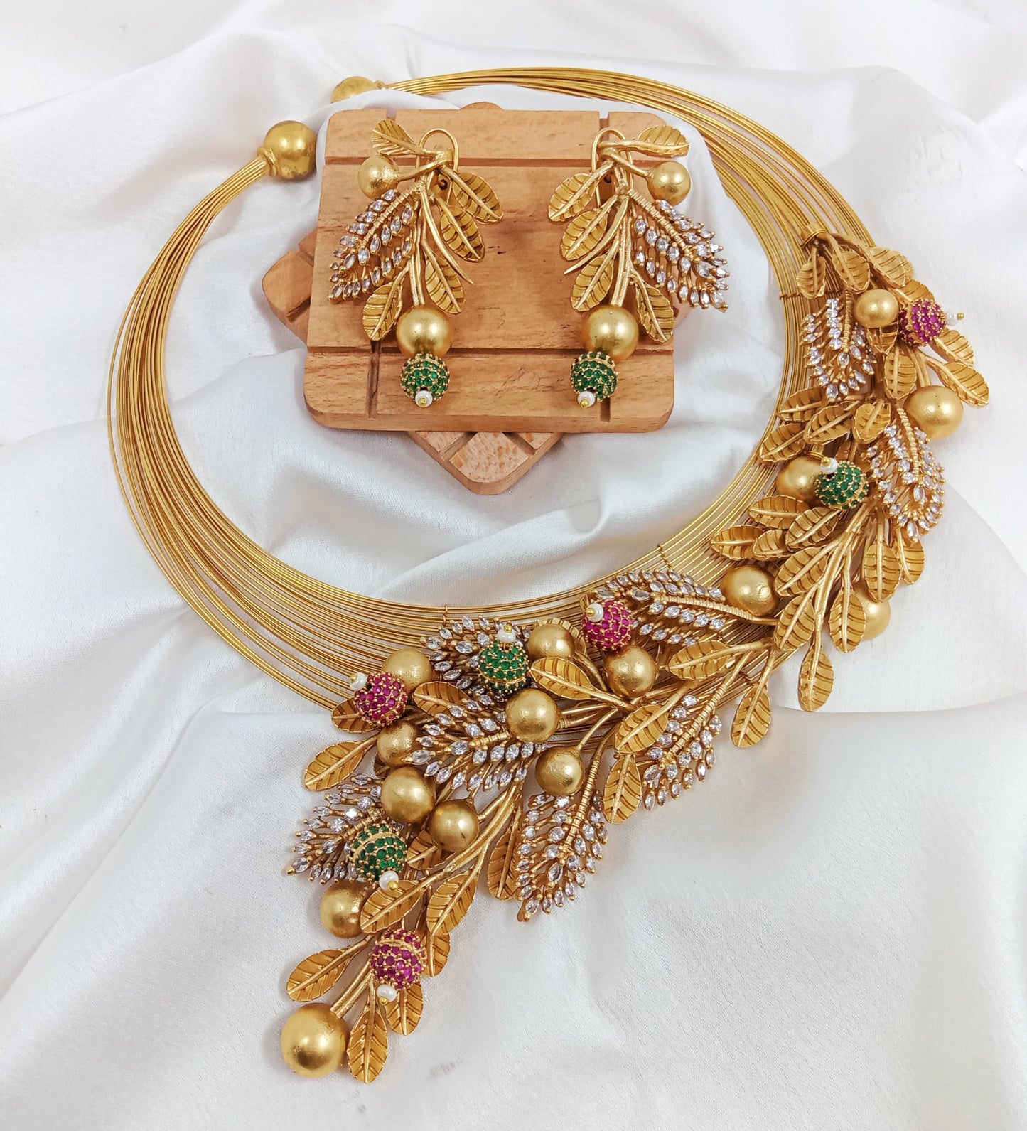 Statement studded Necklace set