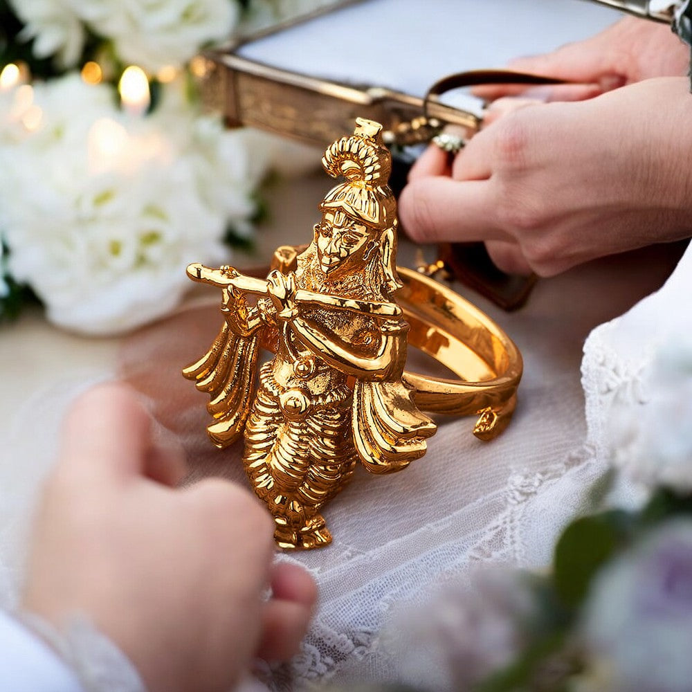 Golden adjustable finger ring