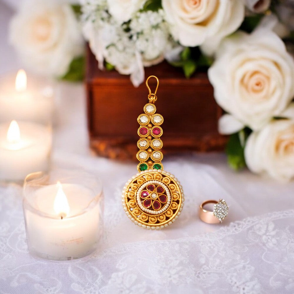 Gold kundan studded Maang tikka bore