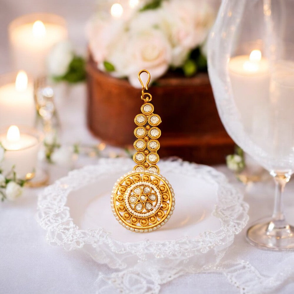 Gold kundan studded Maang tikka bore