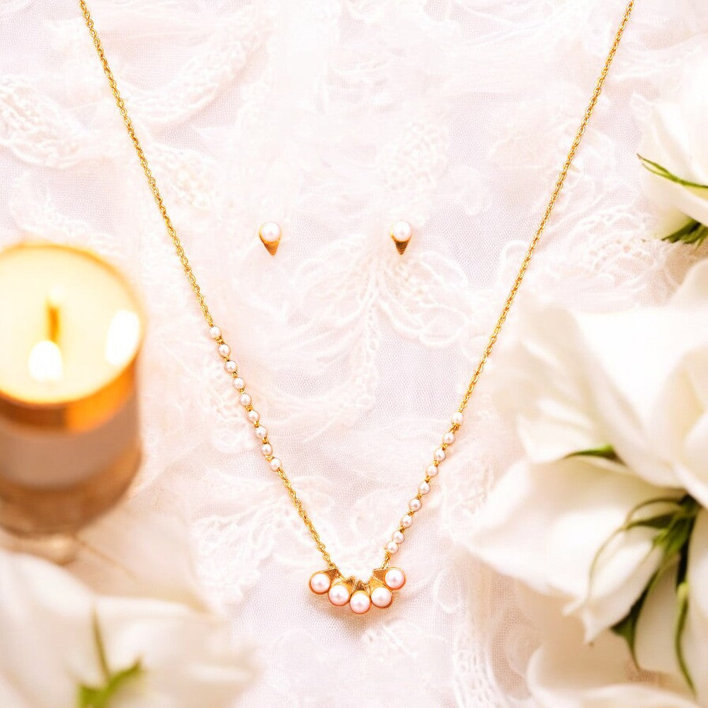 Gold, beaded, pearl necklace set