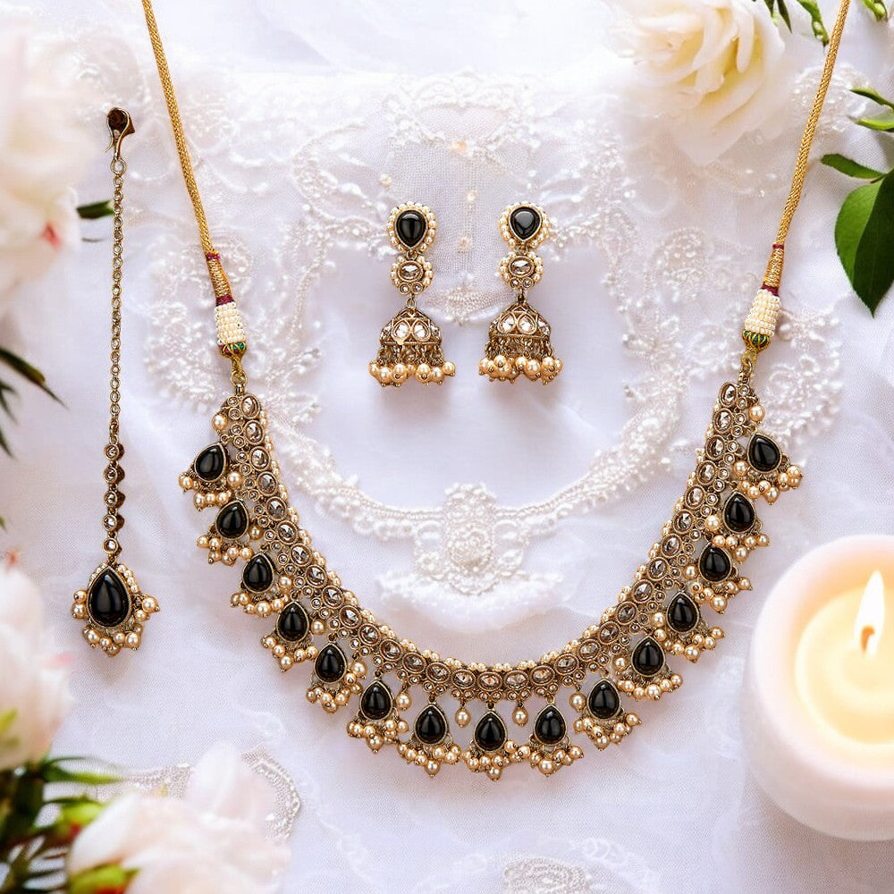 Short Necklace Set
