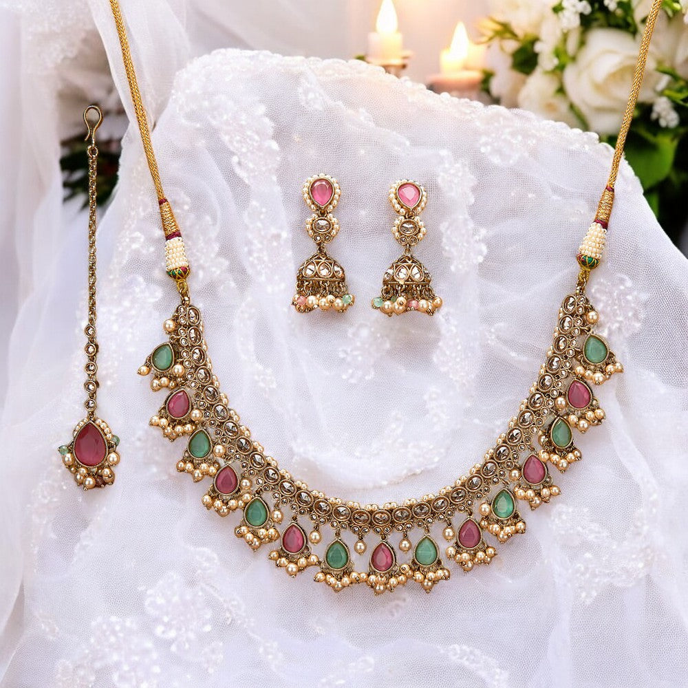 Short Necklace Set