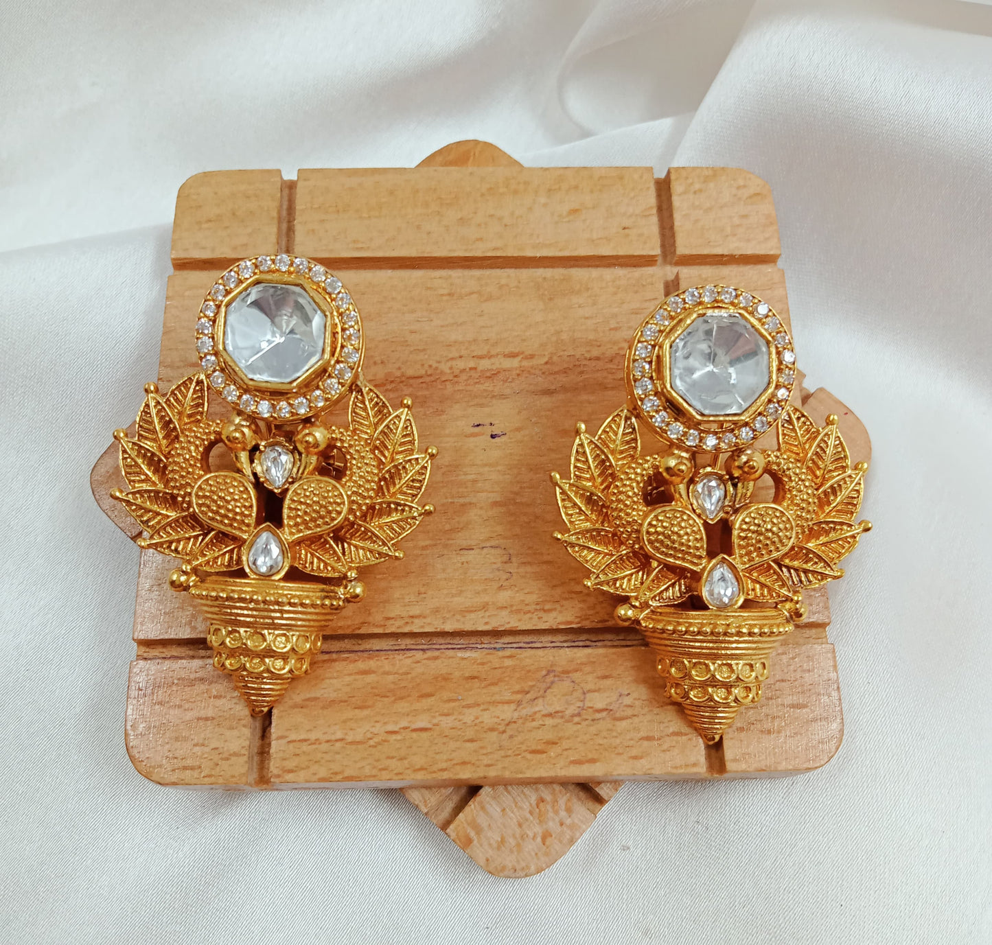 Uncut Kundan, AD stud earrings