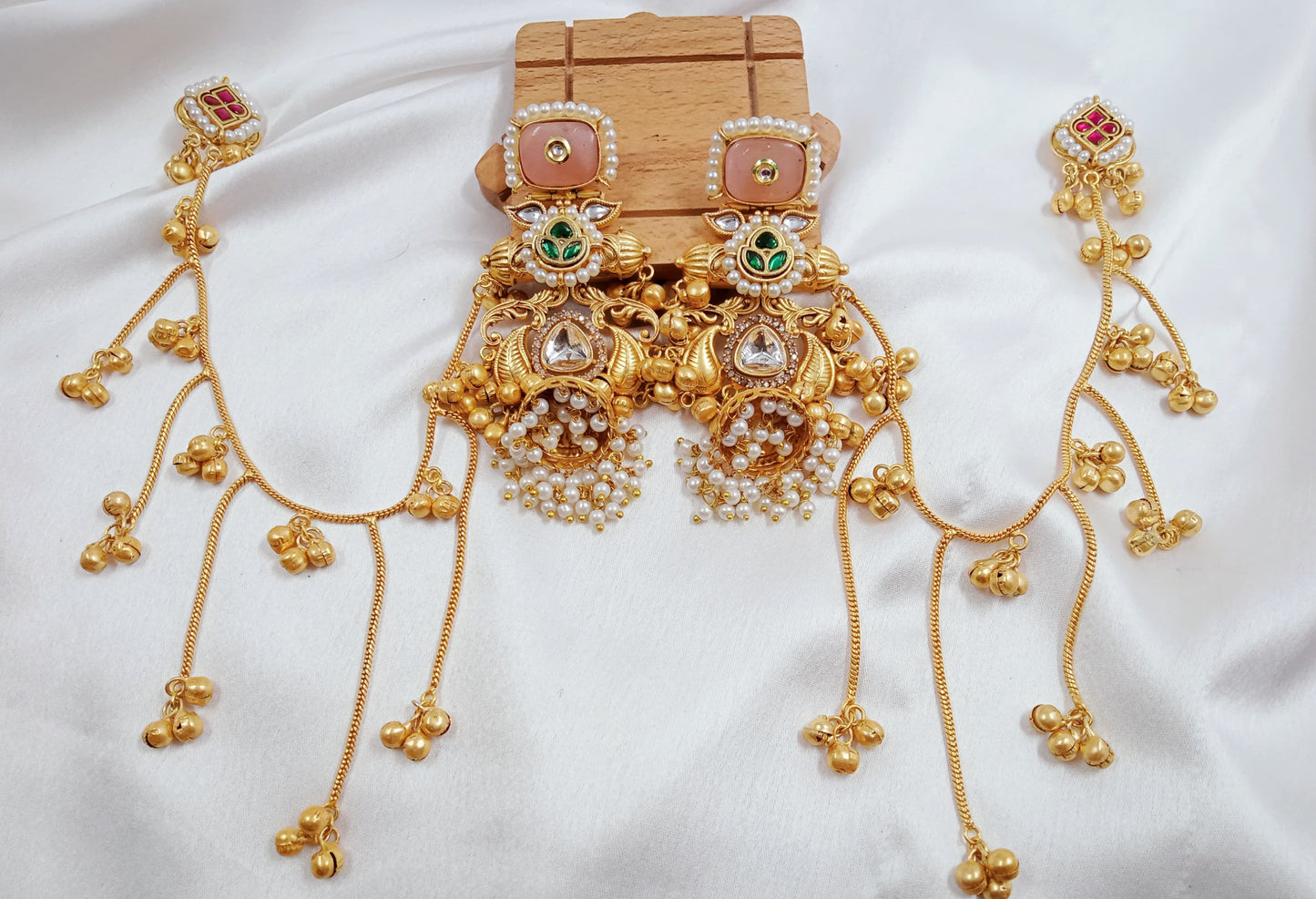 Kundan, ghungroo, Kashmiri fusion jhumkas